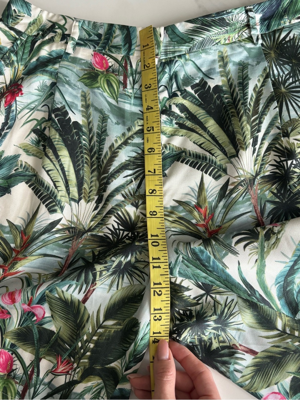 J. McLaughlin Tropical Palm Print High-Waist Shorts Sz 8 - Picture 8 of 10
